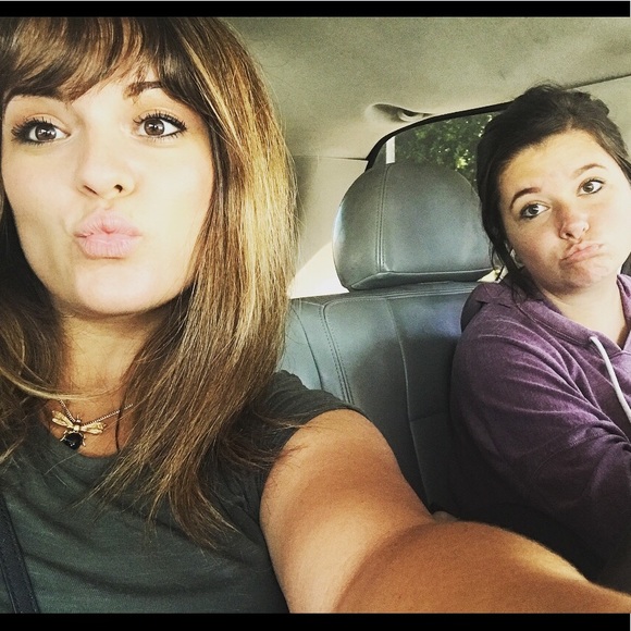 Meet your Poshers, Ashley & Amber - Picture 2 of 7